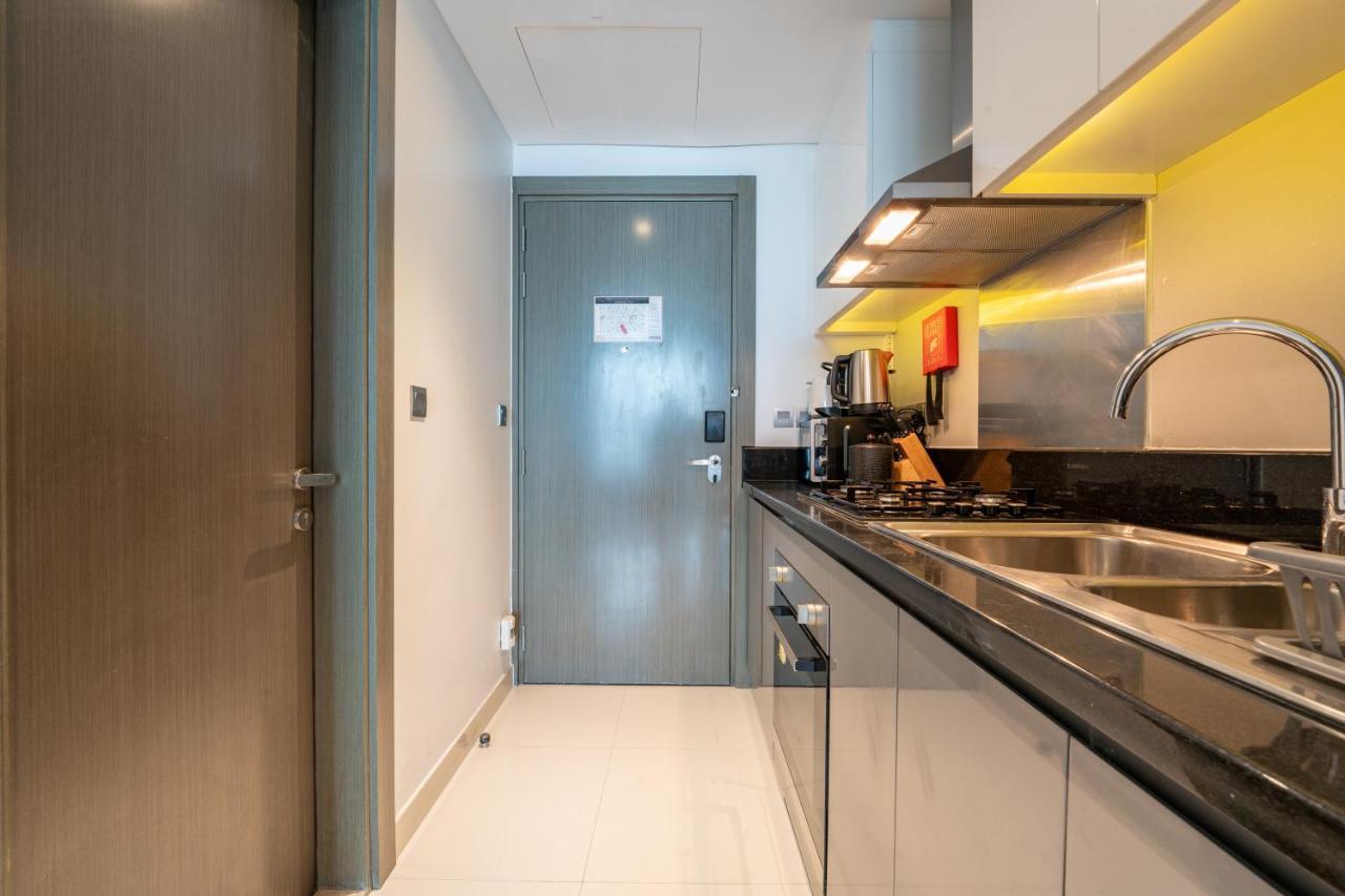 Apartment Aliving Stylish With Partial Burj & Canal Views- Prive , Business Bay 713