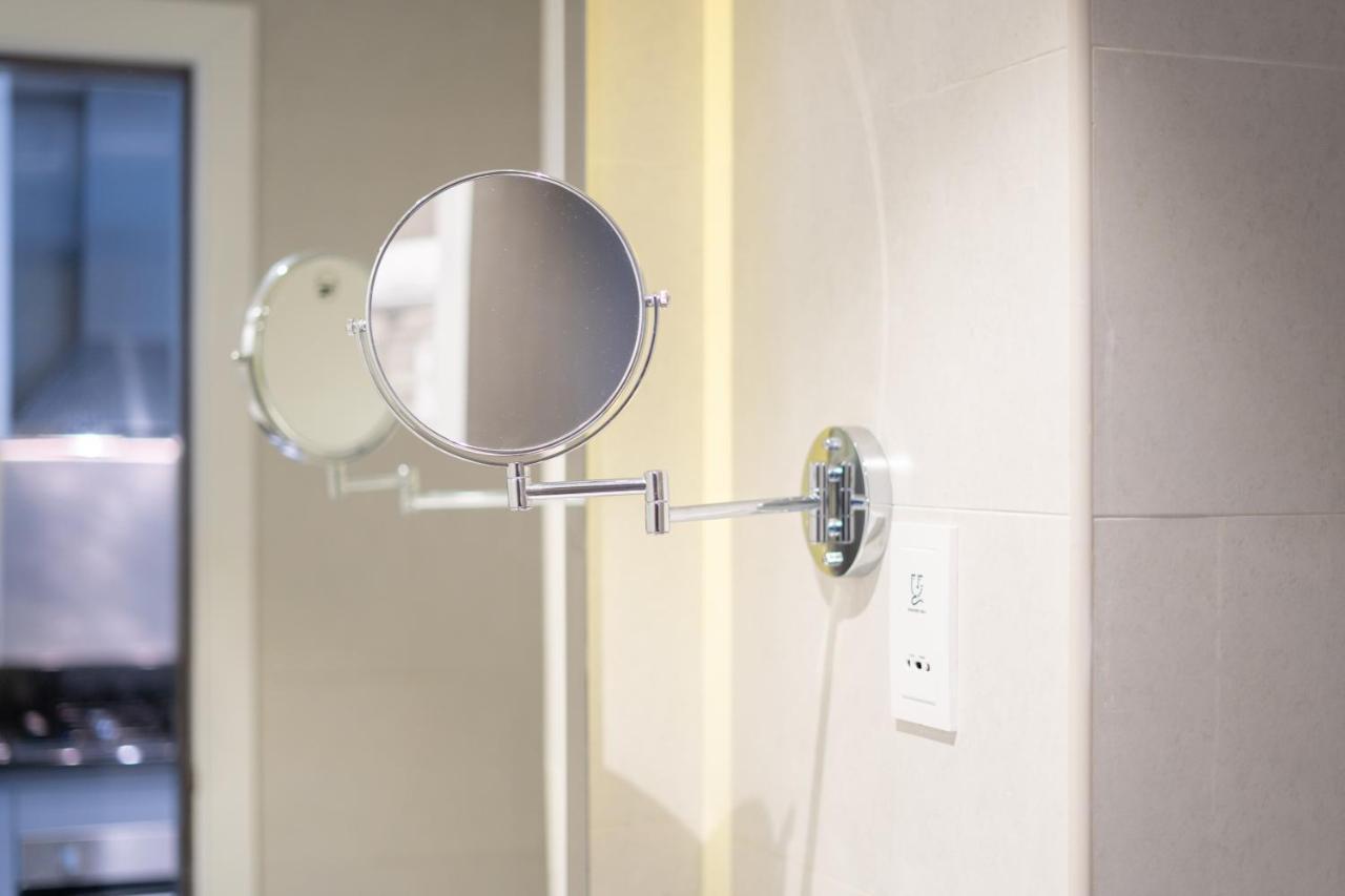 Aliving Stylish With Partial Burj & Canal Views- Prive , Business Bay 713 Apartment Dubai