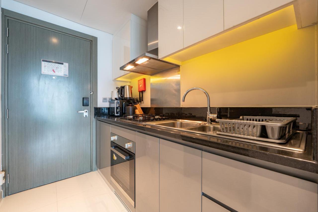 Apartment Aliving Stylish With Partial Burj & Canal Views- Prive , Business Bay 713 *