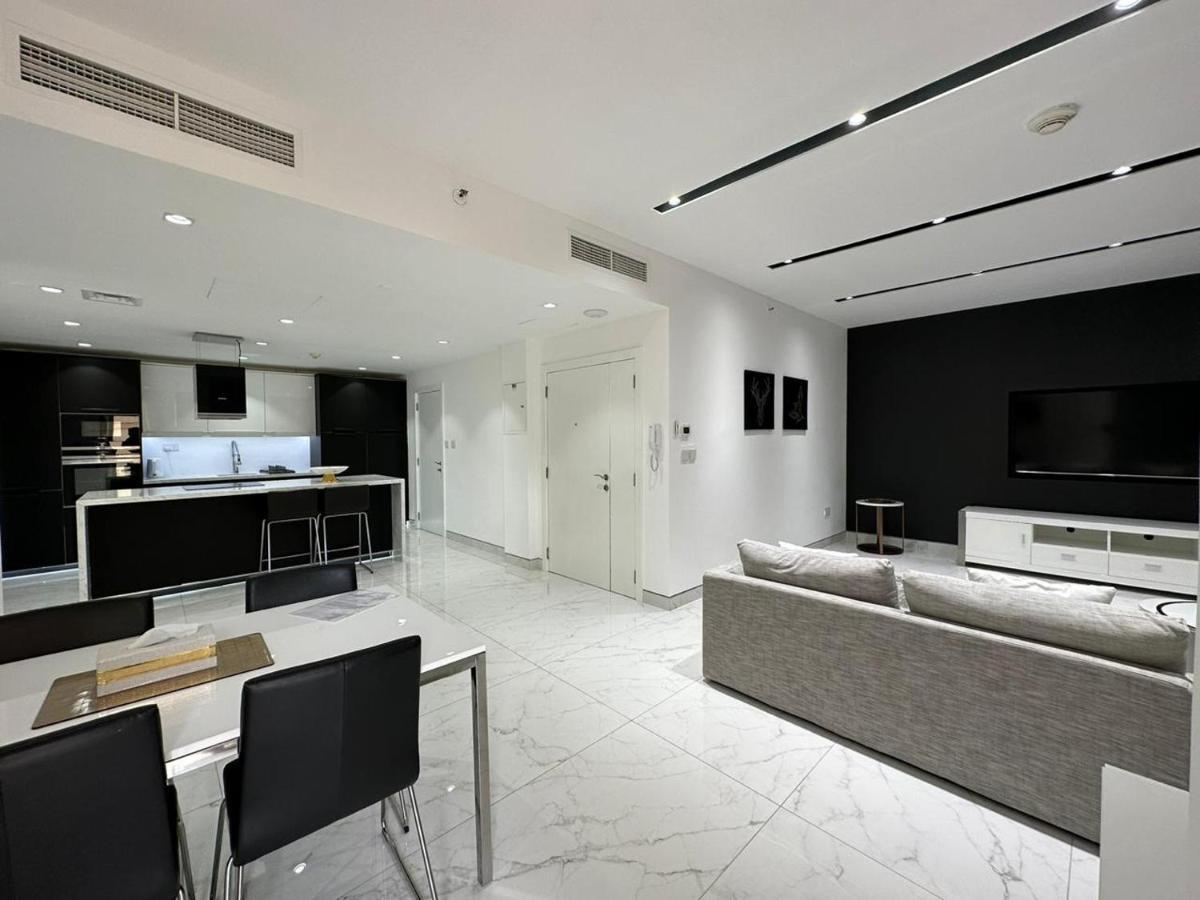 Apartment Stylish 2 Bedroom Service With Sea View