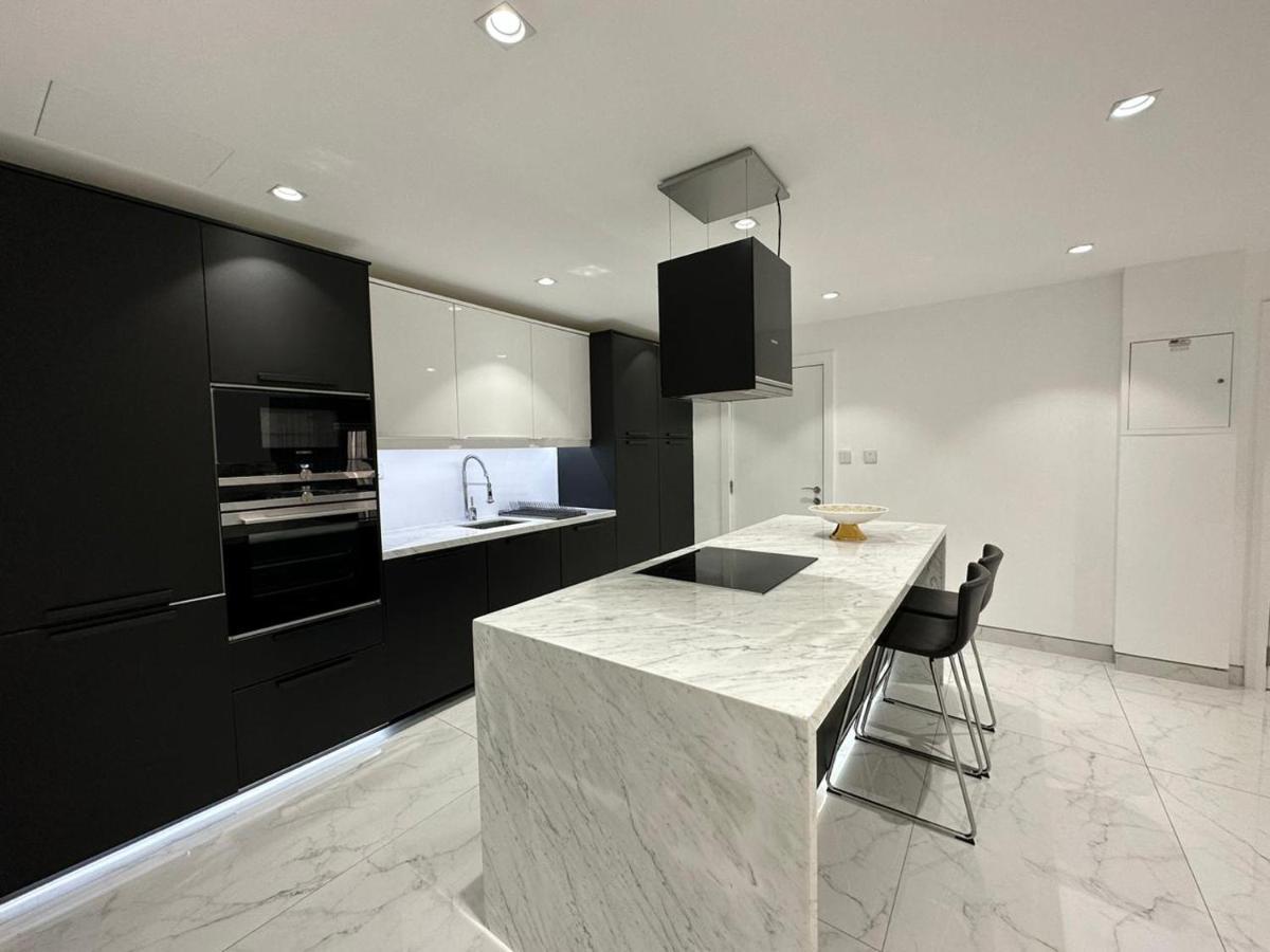 Stylish 2 Bedroom Service With Sea View Dubai