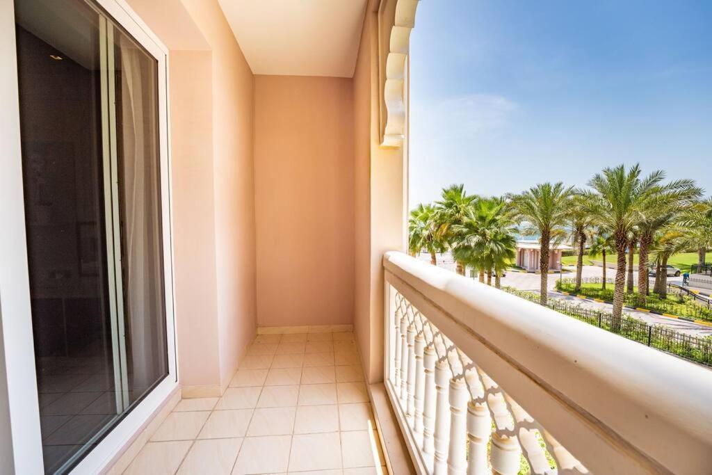 Palm Jumeirah Spacious 1 Bed Private Daire *