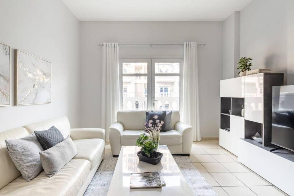 Apartamento Contemporary 2br W/ Maid's At Jvc *