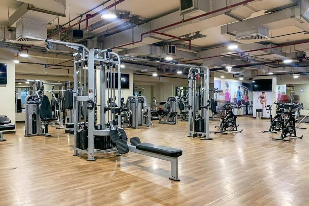 Contemporary 2br W/ Maid's At Jvc Apartamento