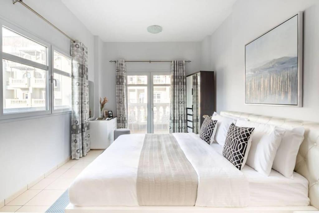 Contemporary 2br W/ Maid's At Jvc Apartamento Dubai