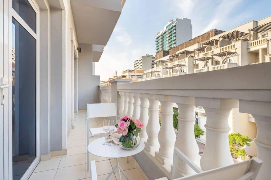 Apartamento Contemporary 2br W/ Maid's At Jvc