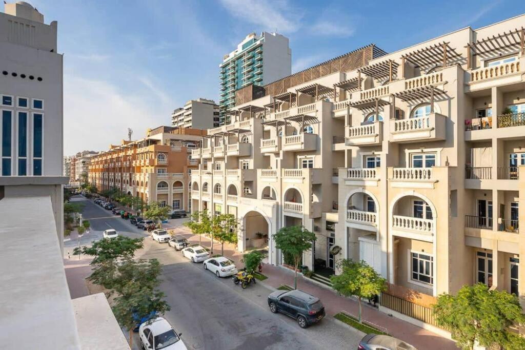 Apartamento Contemporary 2br W/ Maid's At Jvc Dubai