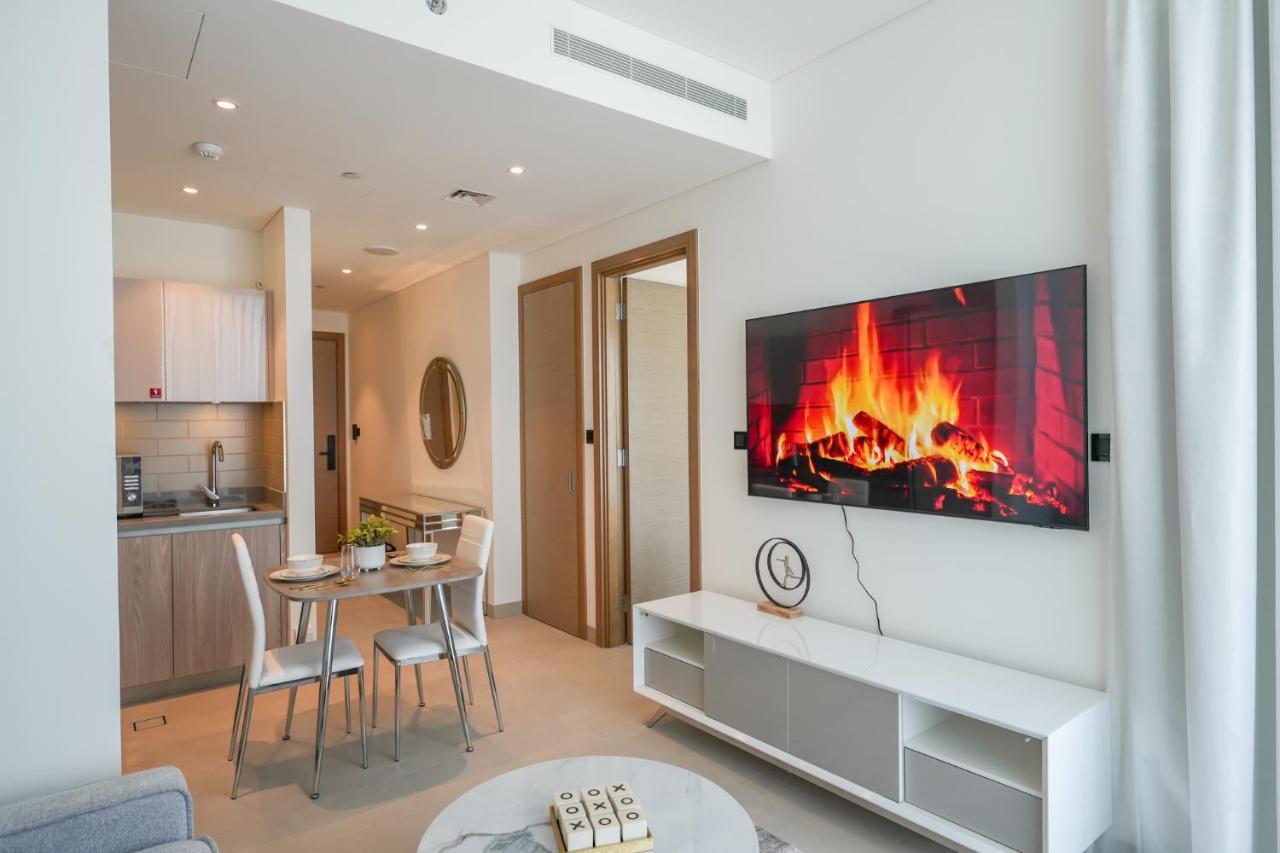 Bright With Panoramic Cityscape Views Apartment