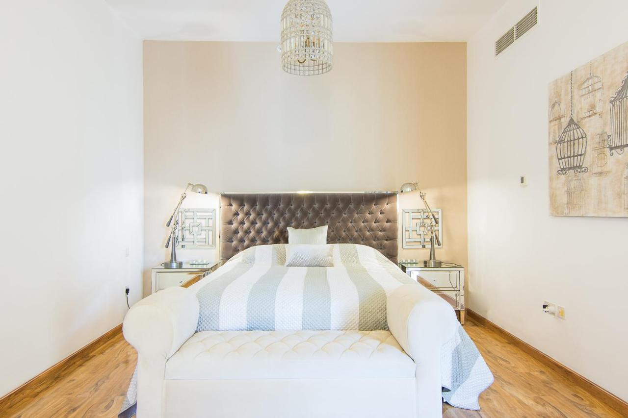 Huge 1br In Jbr Apartment