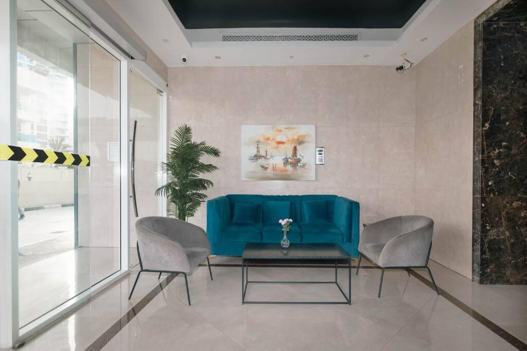 Daire Urban Caves - Chic With Balcony Near The Walk Jbr *