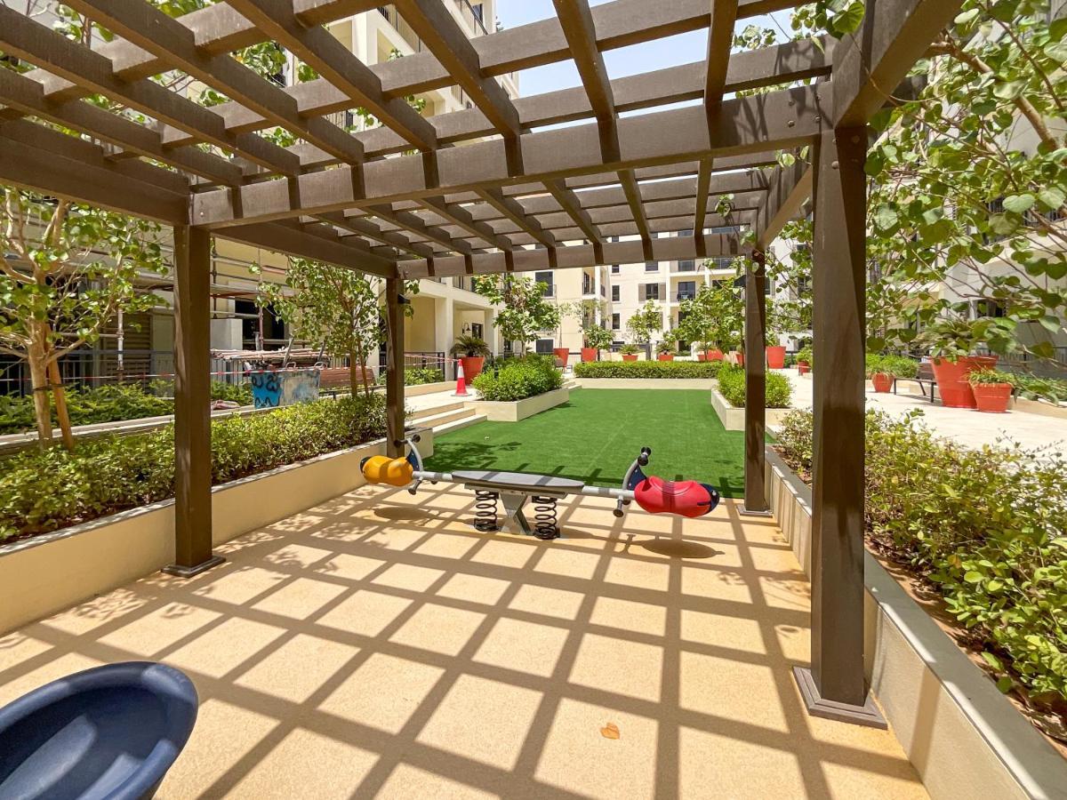 Daire Higuests - Stylish Waterfront Retreat With Balcony In La Dubai