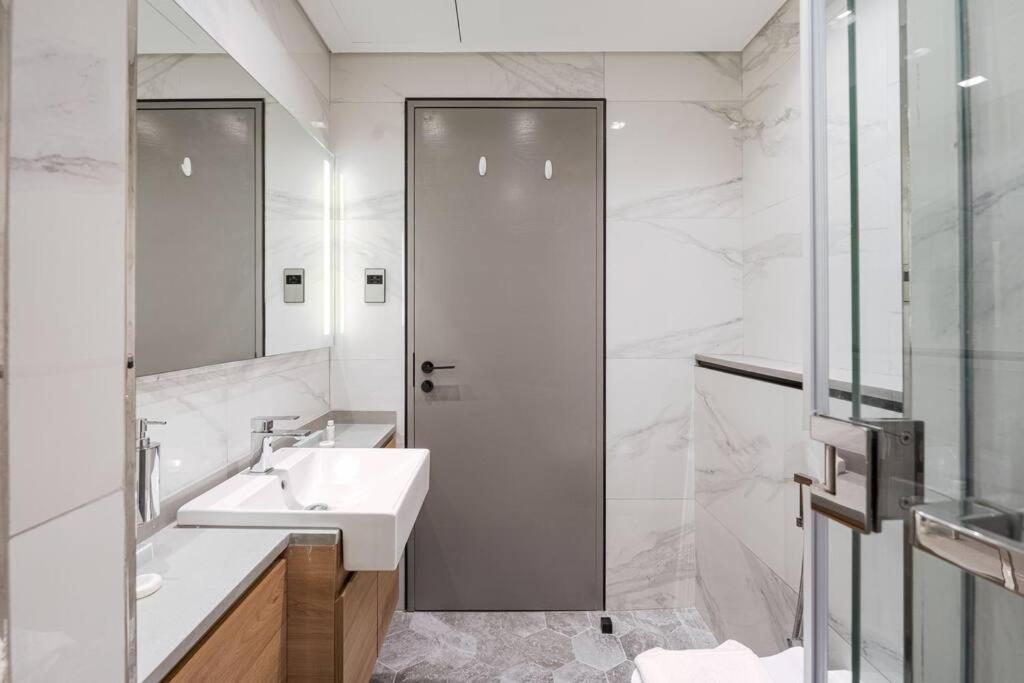 Exquisite 1-br At Mag 318 In Business Bay *