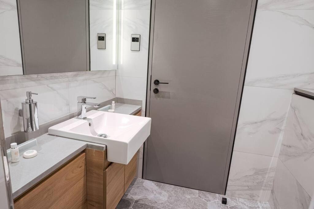 Exquisite 1-br At Mag 318 In Business Bay *