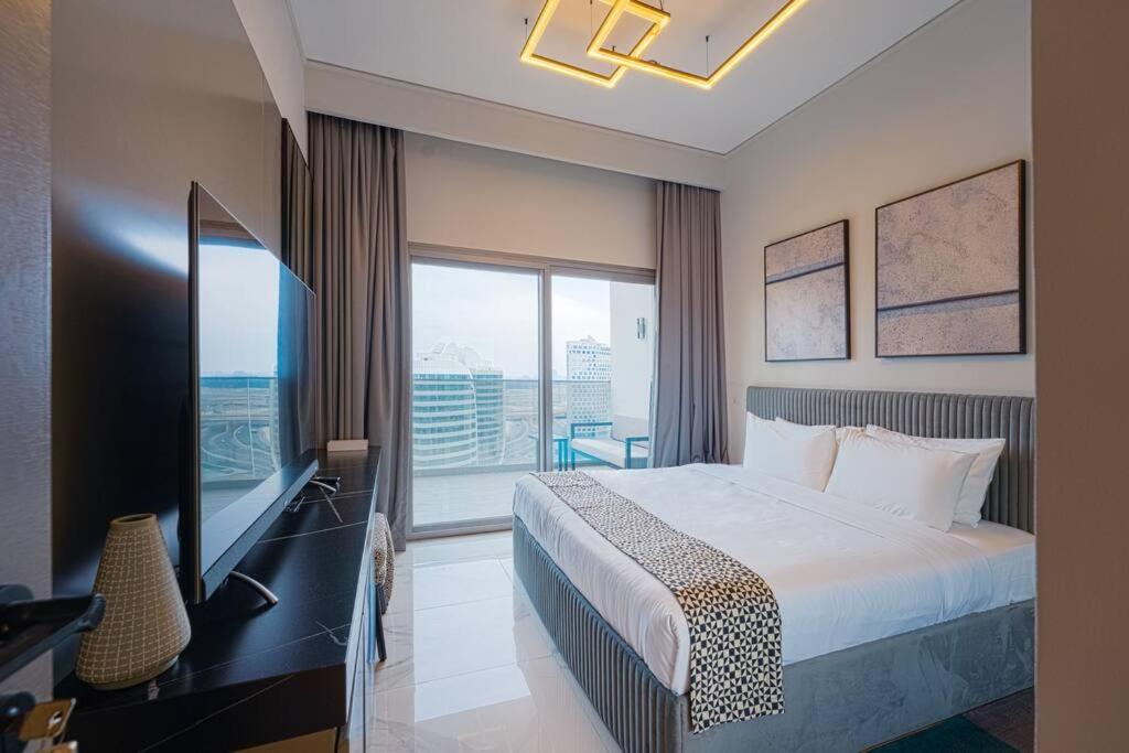 Apartment Exquisite 1-br At Mag 318 In Business Bay