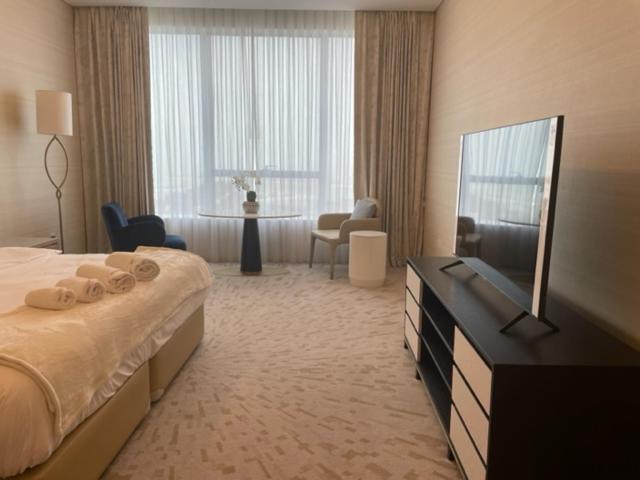 Reserve Now Stylish Studio4 In Palm Tower Sky Pool Views Apartment *