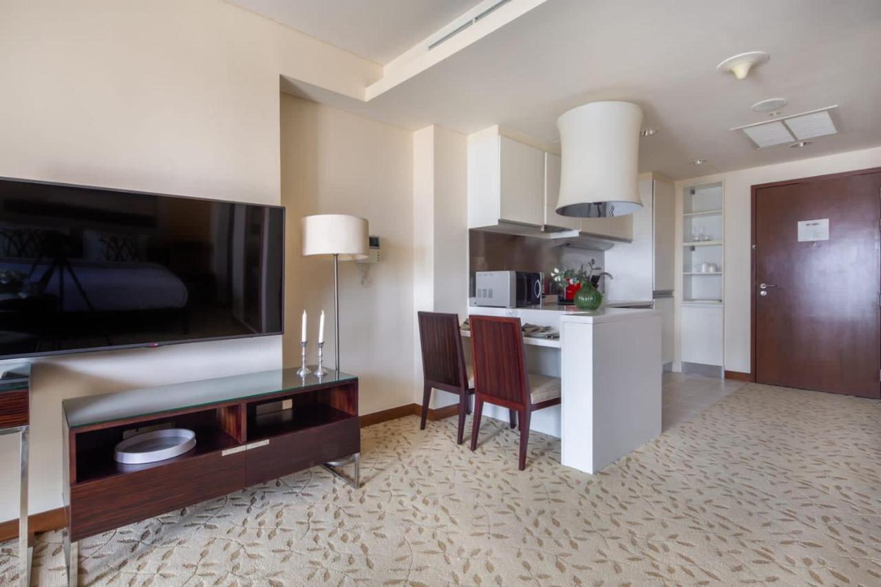 Frank Porter - Emaar Residences Fashion Avenue * Dubai