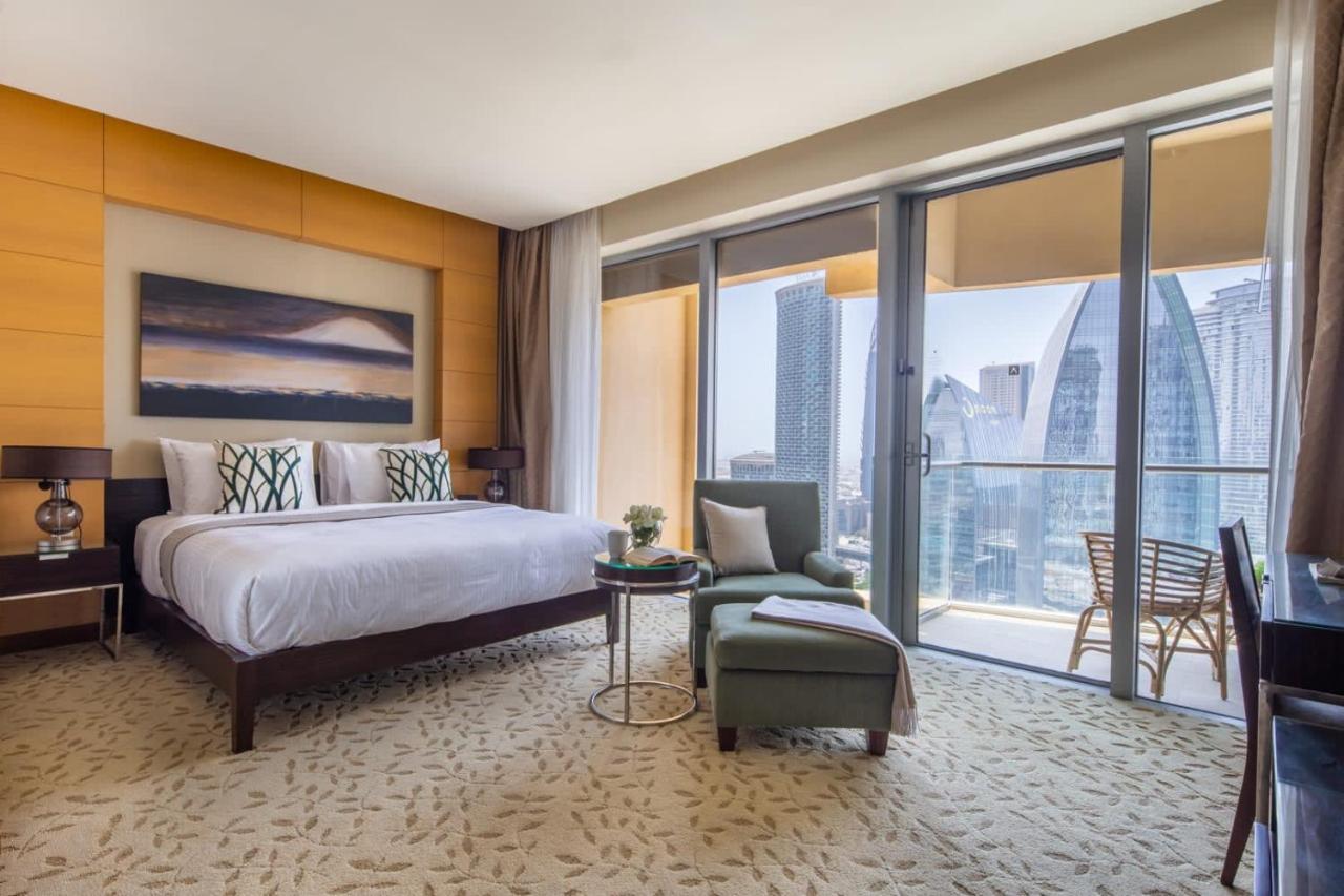 Frank Porter - Emaar Residences Fashion Avenue Apartment Dubai