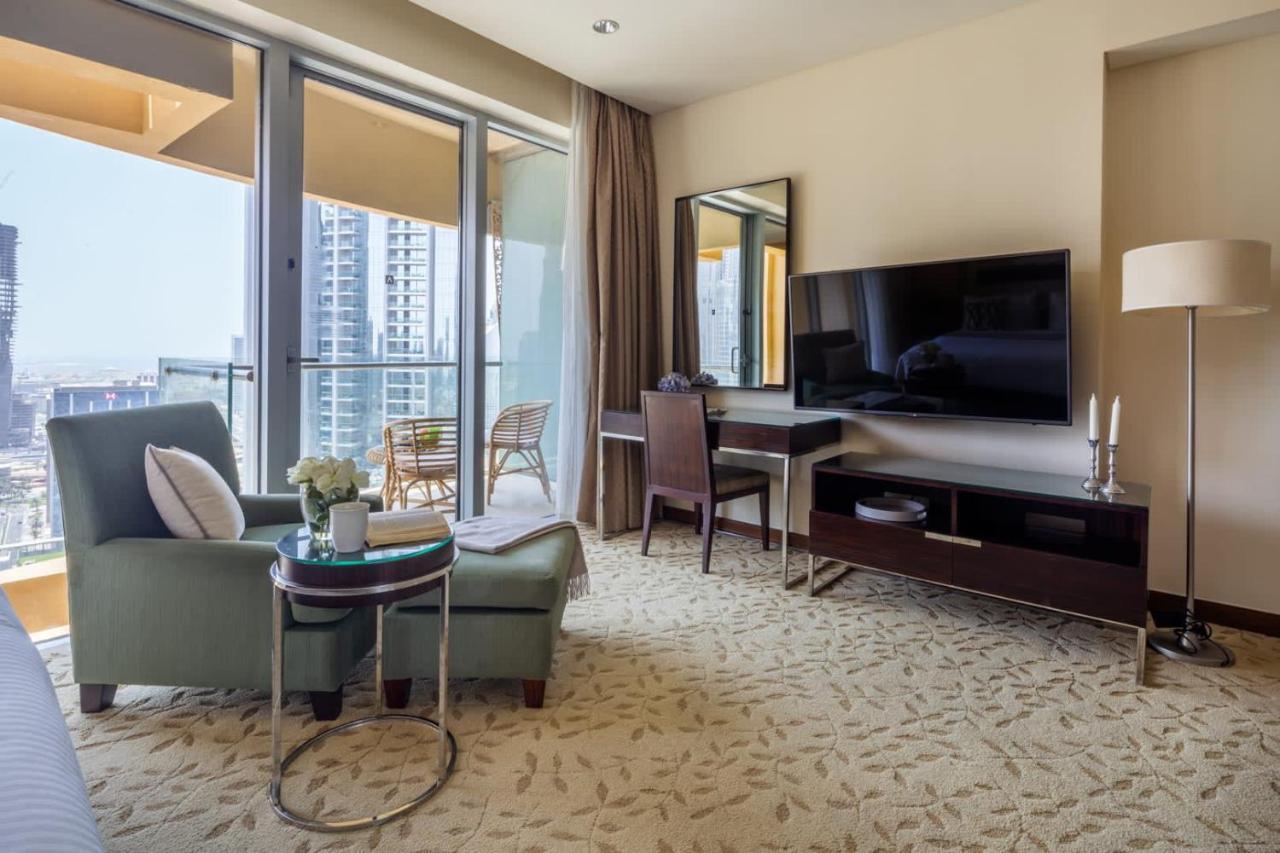 Frank Porter - Emaar Residences Fashion Avenue Apartment