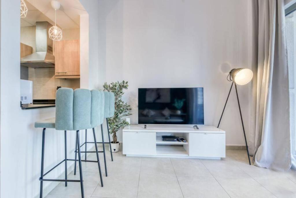 Luxury 1 Bedroom With Sea View Apartment *