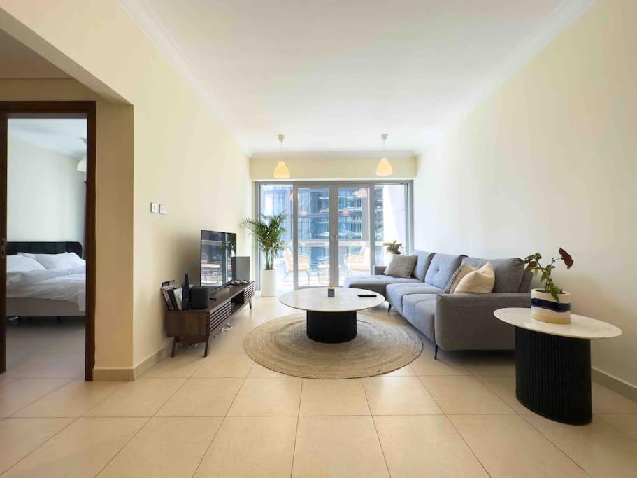 Spacious Place Near Mall, Fountains & Burj Khalifa Apartamento Dubai