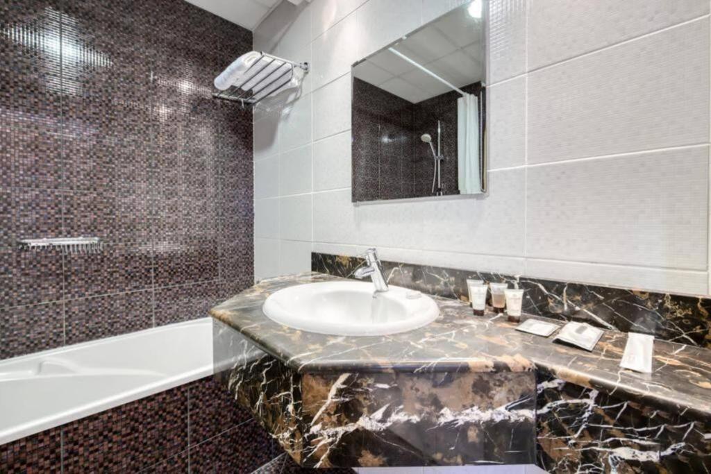 Apartment Luxury 1 Bedroom With Sea View *