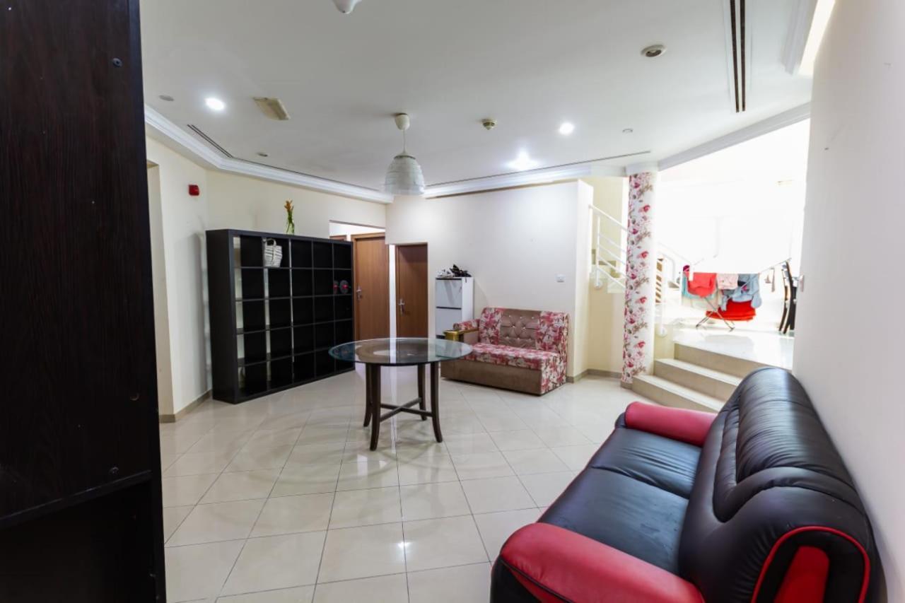 Big For ' Girls ' Only At Dubai, Marina Homestay Dubai