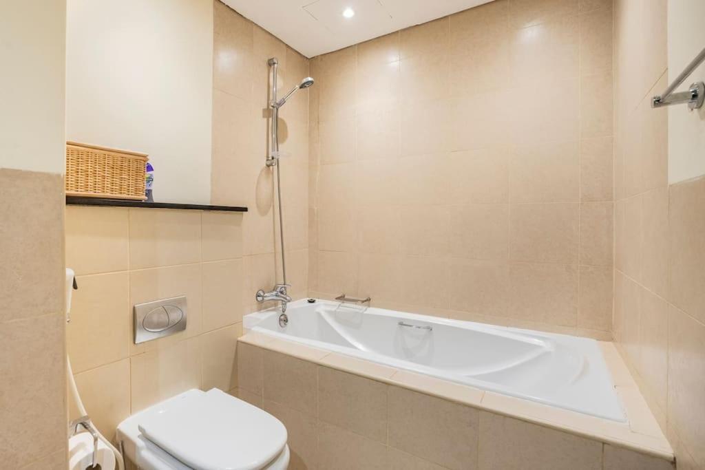 Apartamento Spacious Place Near Mall, Fountains & Burj Khalifa Dubai