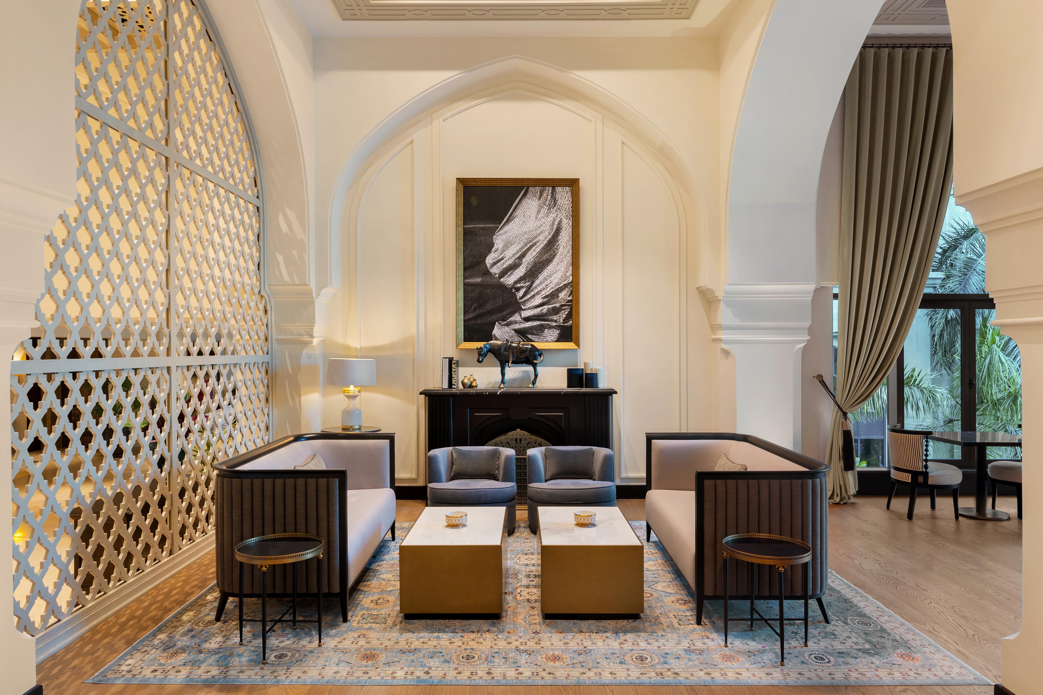 Palace Downtown Hotel 5*