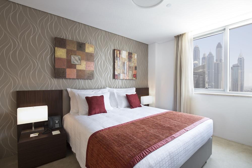 Avenue Hotel 4*