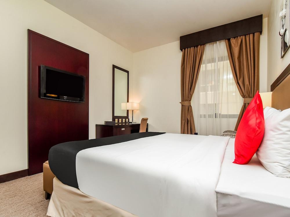 Landmark Summit Hotel 4*