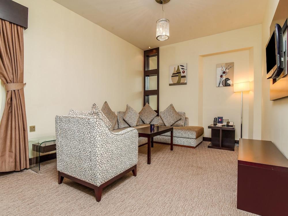 Hotel Landmark Summit 4*