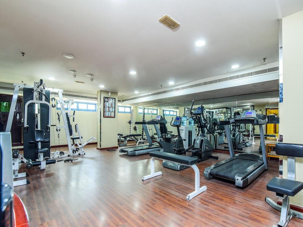 Landmark Summit Hotel 4*