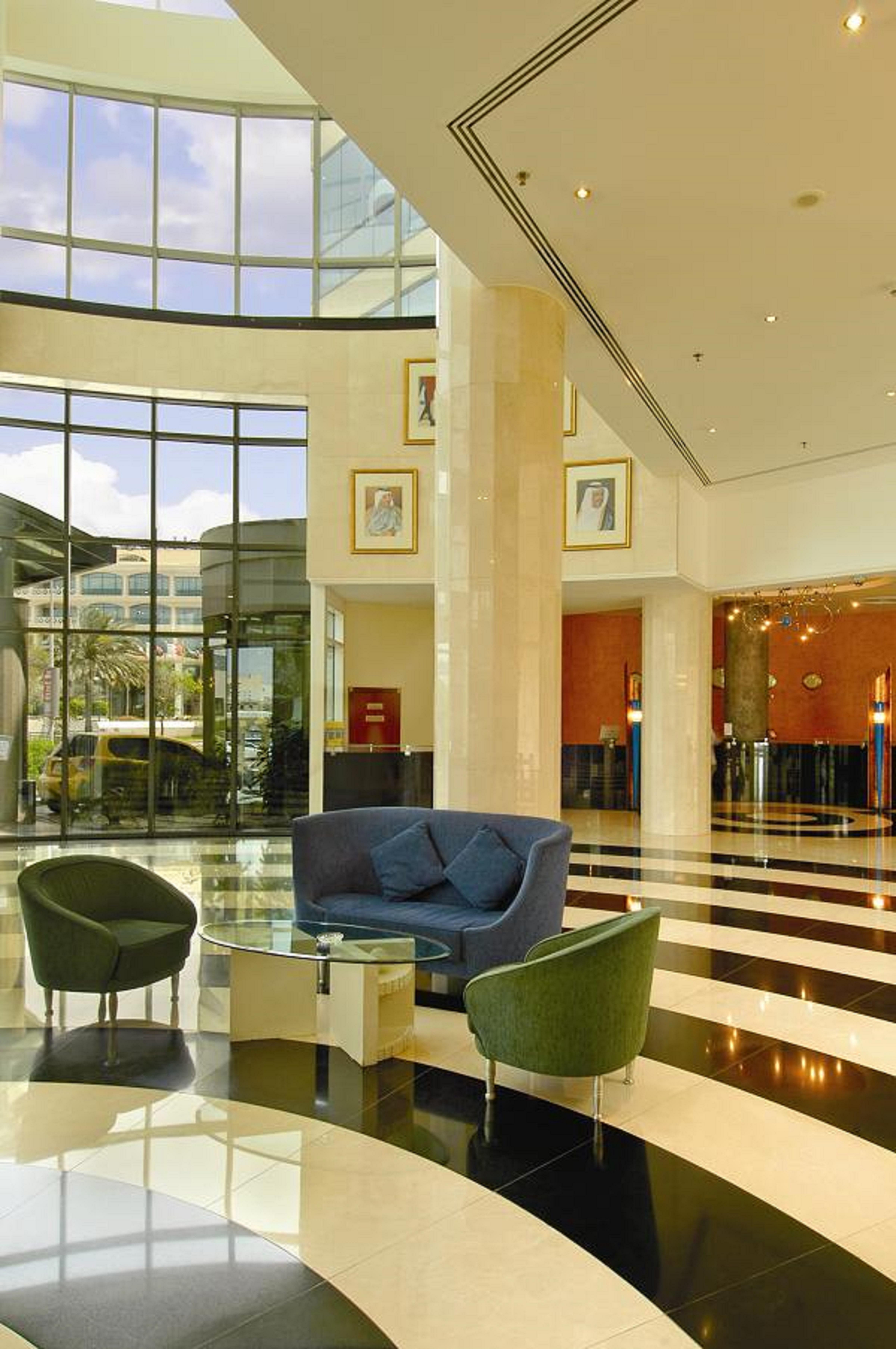 Millennium Airport 4*