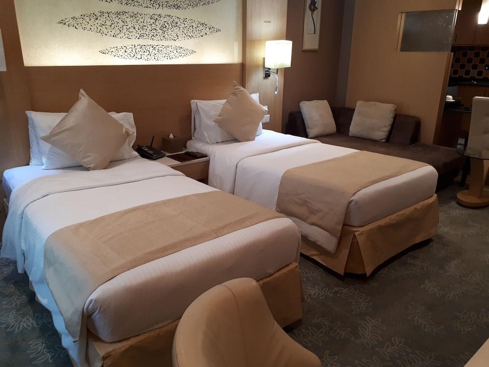 By Marriott Sheikh Zayed Road, Hotel