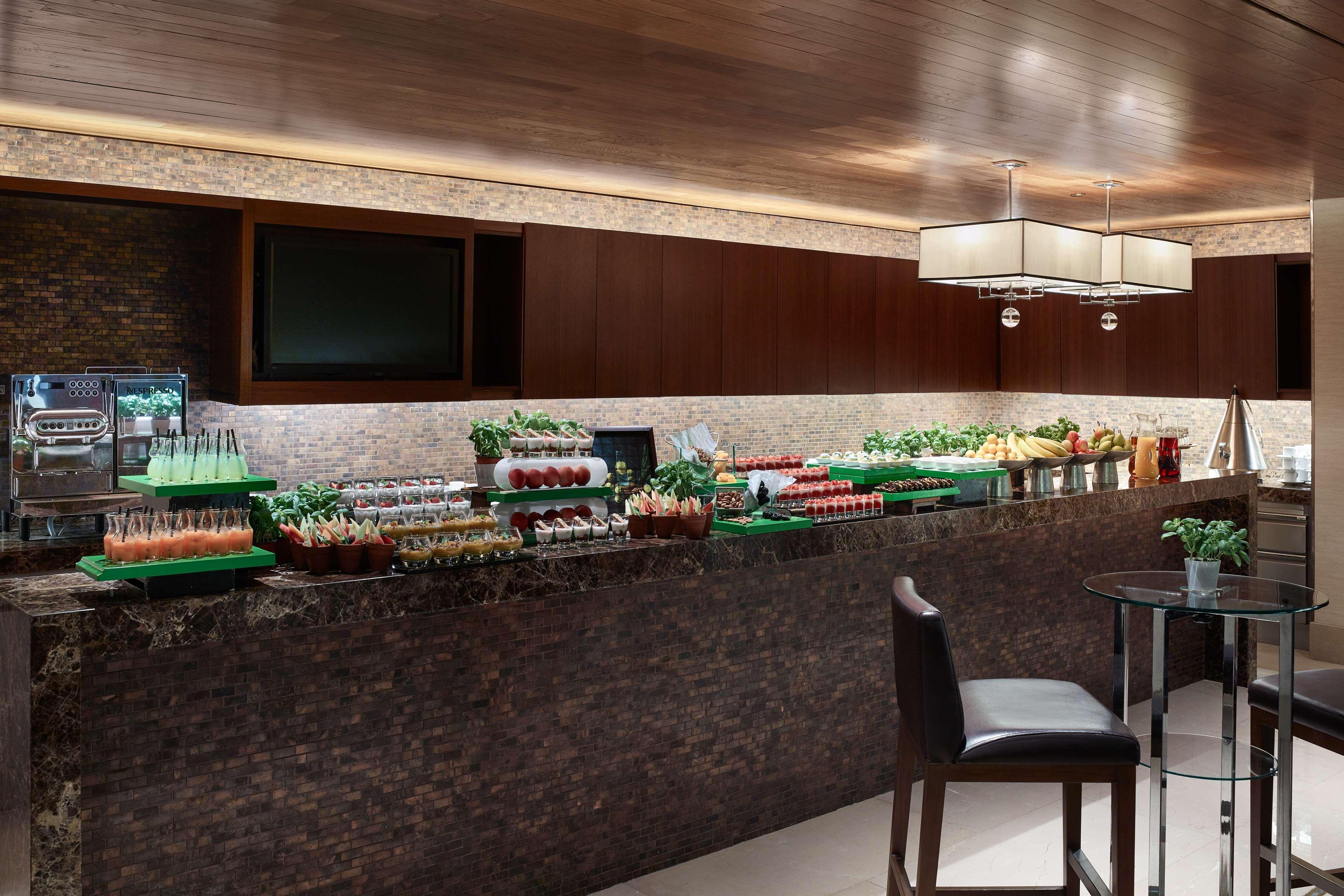 Hotel Swissotel Al Ghurair - Deira & Creek 5*