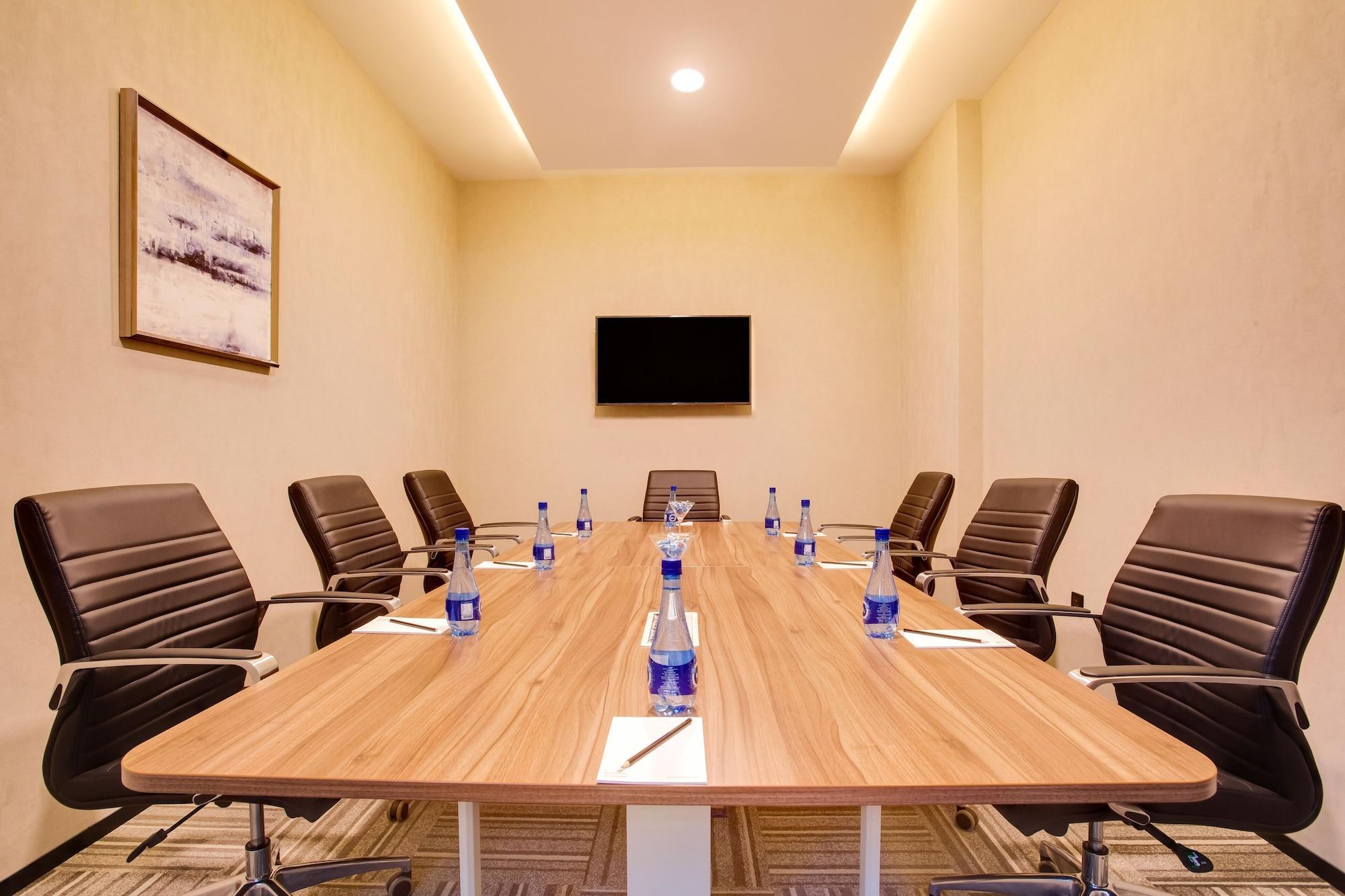 Lemon Tree Hotel, Jumeirah Hotel 4*