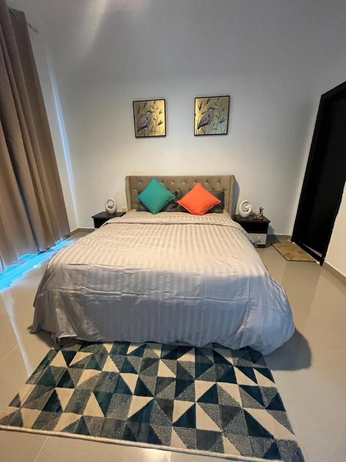 Elegant At Marina Daire Dubai