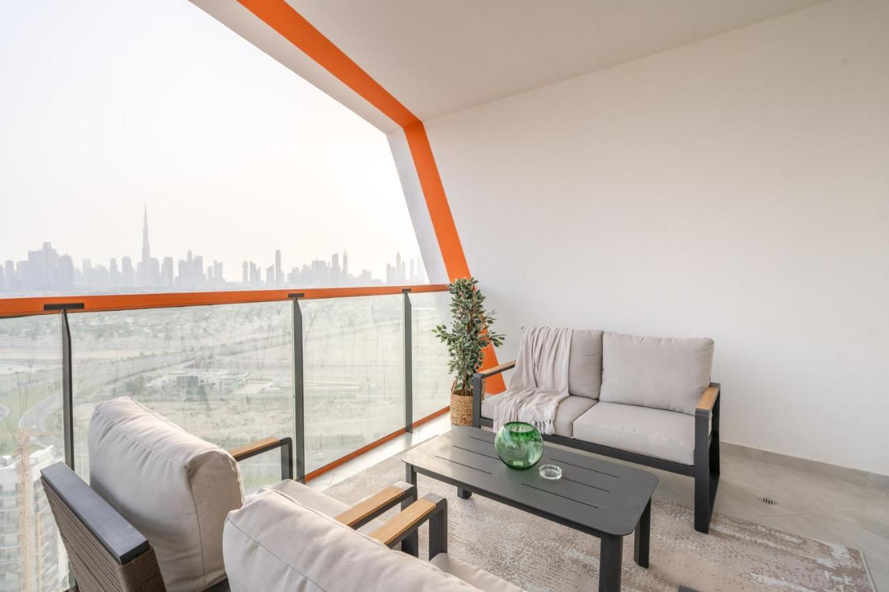 With Skyline View Pool & Gym Access Apartment *