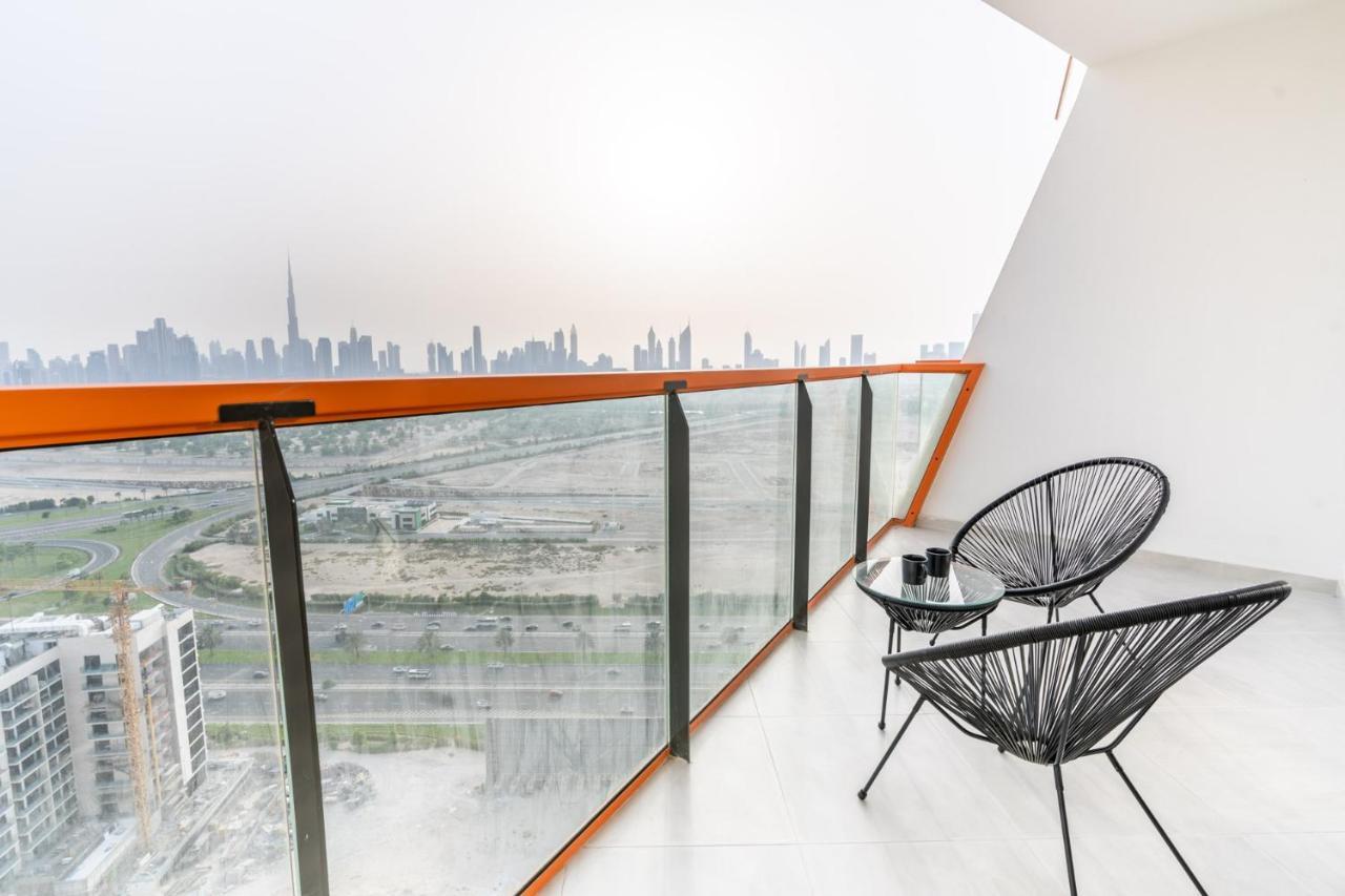 Apartment With Skyline View Pool & Gym Access Dubai
