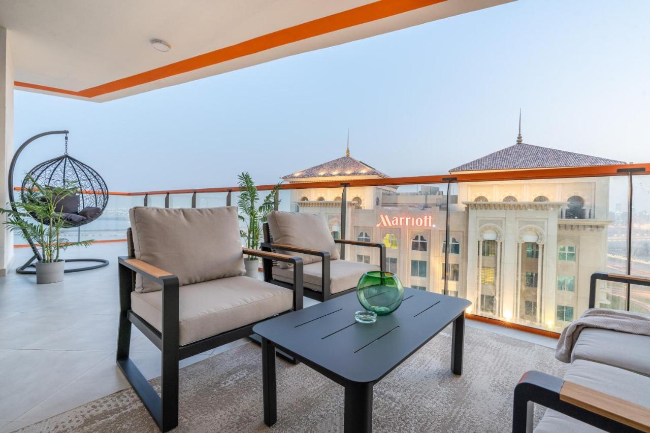 With Skyline View Pool & Gym Access Apartment Dubai