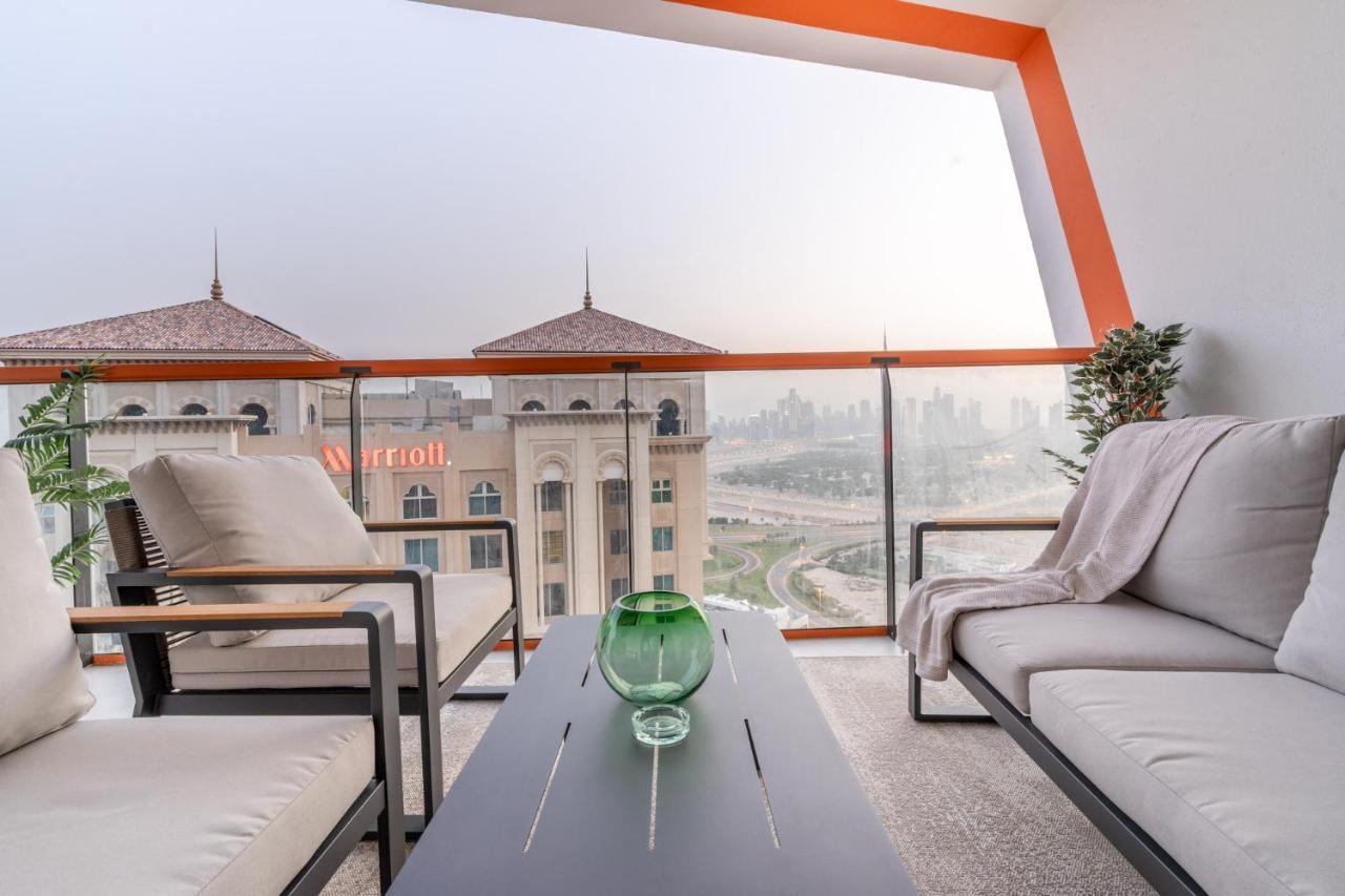 With Skyline View Pool & Gym Access *
