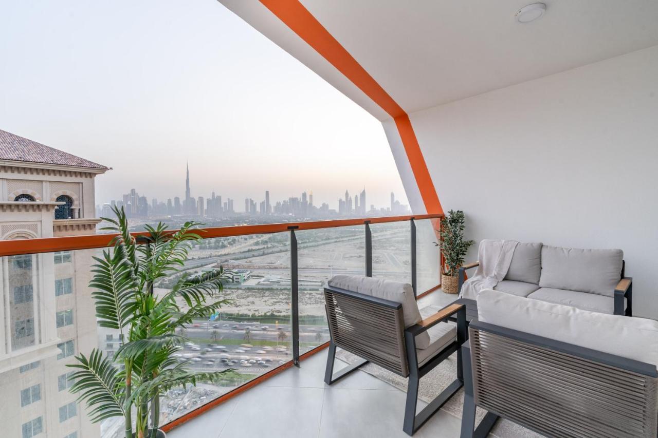 With Skyline View Pool & Gym Access Apartment *