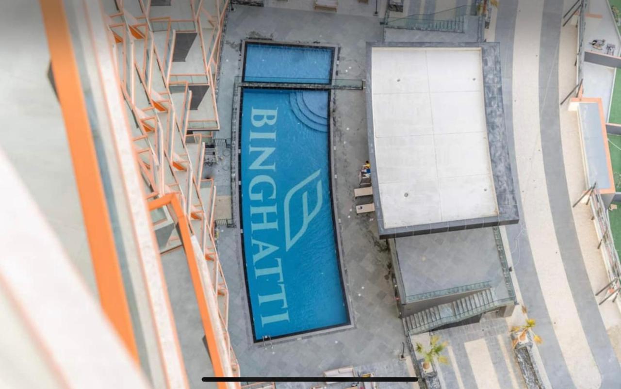 With Skyline View Pool & Gym Access *