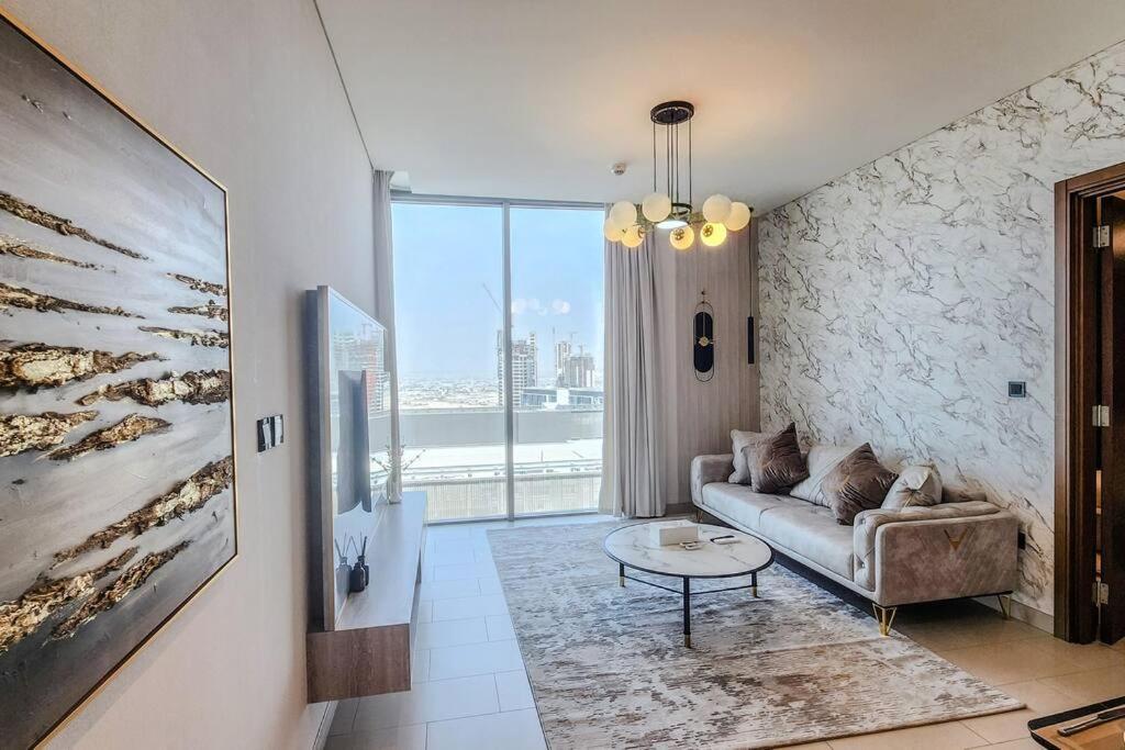 By Latinem Luxury 2br Cvr B3107 Near Burj Khalifa Daire