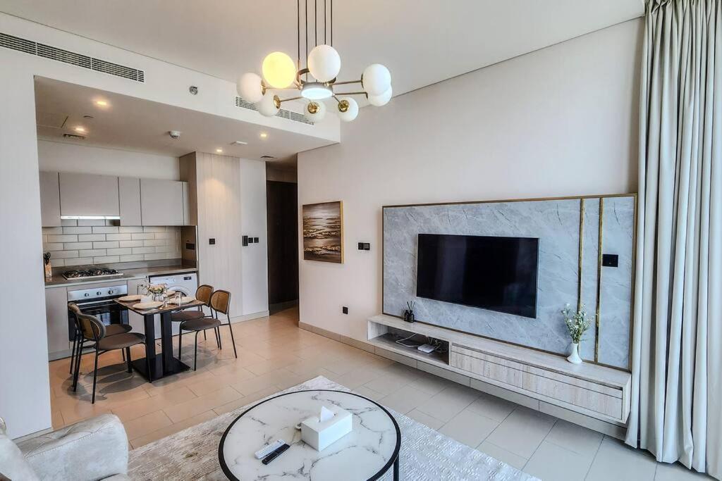 By Latinem Luxury 2br Cvr B3107 Near Burj Khalifa