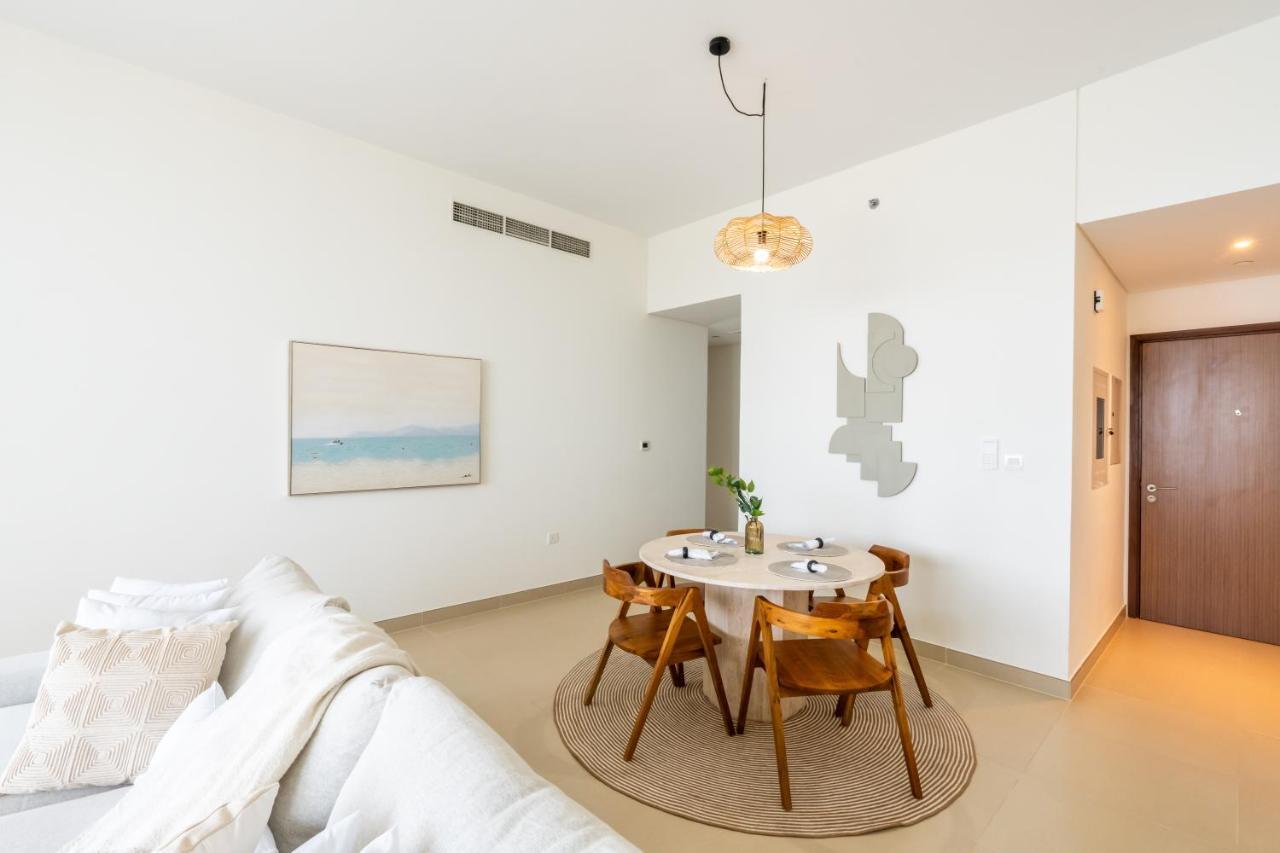 Marina Eye View: Luxury Apartment Dubai