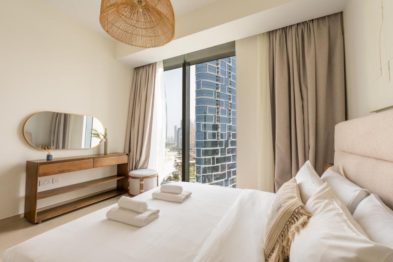 Marina Eye View: Luxury *