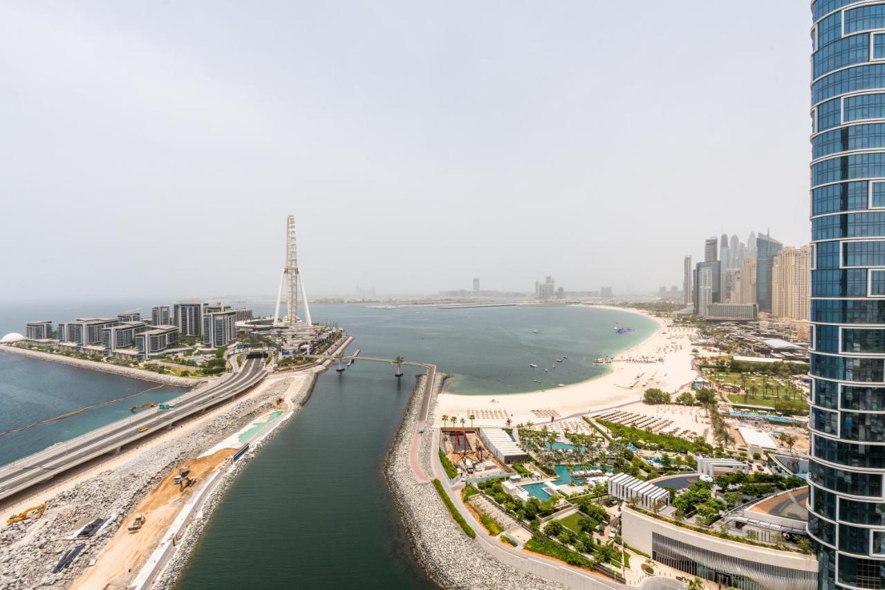 Marina Eye View: Luxury Dubai