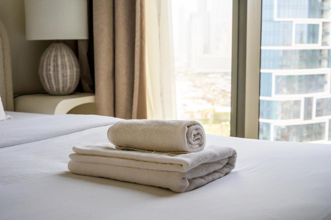 Marina Eye View: Luxury *