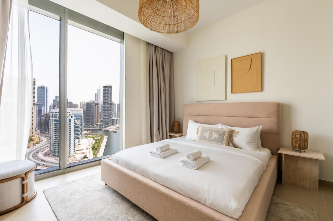 Marina Eye View: Luxury Dubai